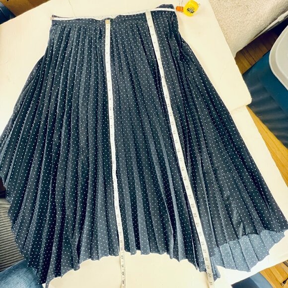 BR Fcty Asymmetrical Hem Navy White Polka Dot Lined Pleated Midi Skirt Sz 2 - Picture 10 of 11